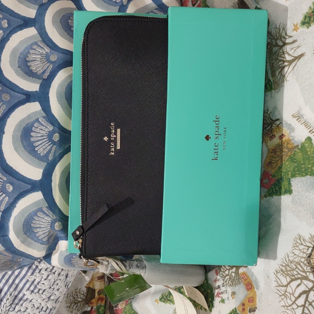 Kate spade just charge it clutch